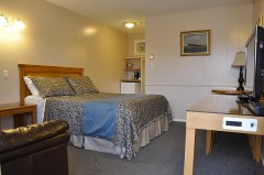 Regular Room with 1 Queen Bed