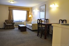 Suite with Bedroom and Kitchenette